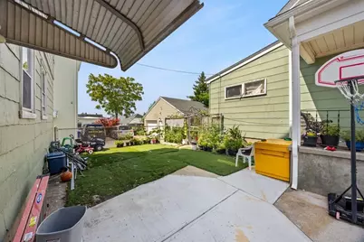 11 Sisson Street, Pawtucket, RI 02860 - Photo 33