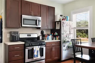 33 Amy St, Providence, RI 02906 - Photo 9