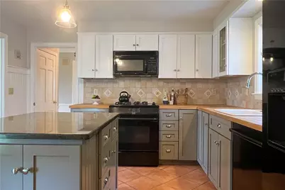 9 South Drive, Middletown, RI 02842 - Photo 11