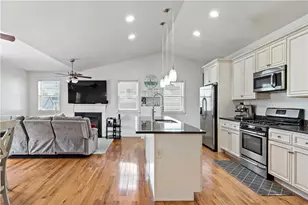 139 Danielle Dr, Woonsocket, RI 02895 - Photo 3
