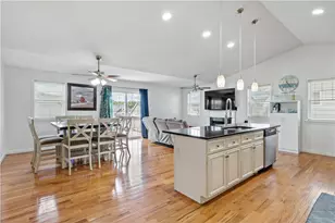 139 Danielle Dr, Woonsocket, RI 02895 - Photo 5
