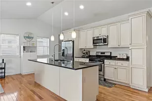 139 Danielle Dr, Woonsocket, RI 02895 - Photo 9