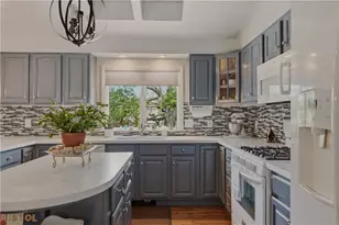 11 Carol Ave, Bristol, RI 02809 - Photo 5