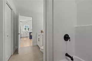 700 Sandy Ln, Warwick, RI 02889 - Photo 7