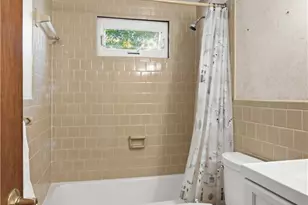 18 Continental Dr, Middletown, RI 02842 - Photo 11