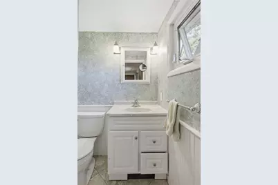 18 Continental Drive, Middletown, RI 02842 - Photo 15