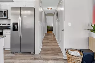 44 Cliff Ave, Cranston, RI 02920 - Photo 17