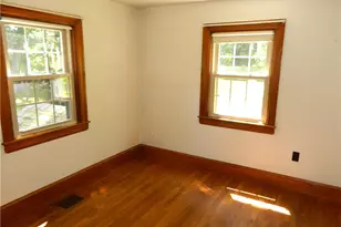 31 Eisenhower St, Coventry, RI 02816 - Photo 9