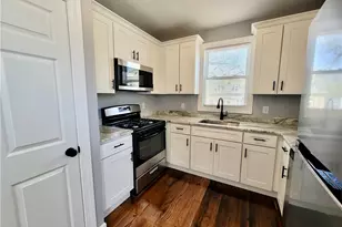 121 Lowden St, Pawtucket, RI 02860 - Photo 5