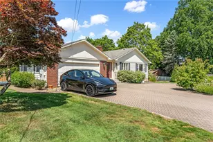 94 Greening Ln, Cranston, RI 02920 - Photo 3