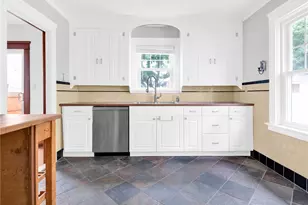 61 Burnside St, Cranston, RI 02910 - Photo 17