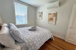 19 Walnut St, Newport, RI 02840 - Photo 7