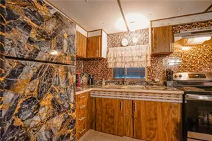 979 Toll Gate Rd, Warwick, RI 02886 - Photo 7