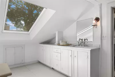 22 Bridge Street, Newport, RI 02840 - Photo 17