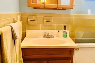 24 Continental Dr, Middletown, RI 02842 - Photo 9