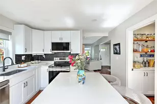 25 Tecumseh St, Providence, RI 02906 - Photo 17
