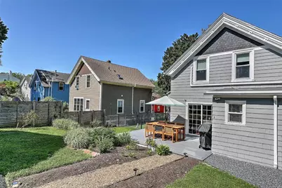 25 Tecumseh Street, Providence, RI 02906 - Photo 29