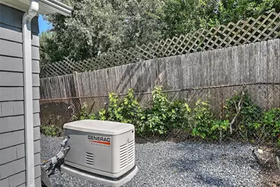 25 Tecumseh Street, Providence, RI 02906 - Photo 35