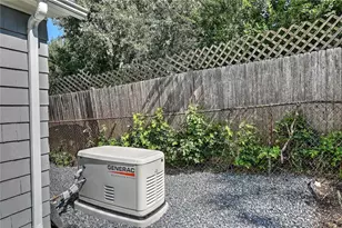 25 Tecumseh St, Providence, RI 02906 - Photo 35