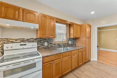 912 Narragansett Boulevard, Providence, RI 02905 - Photo 19