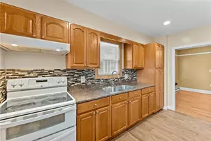 912 Narragansett Blvd, Providence, RI 02905 - Photo 19