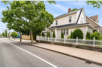 912 Narragansett Boulevard, Providence, RI 02905 - Photo 1
