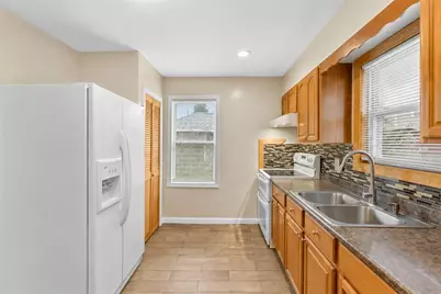 912 Narragansett Boulevard, Providence, RI 02905 - Photo 17
