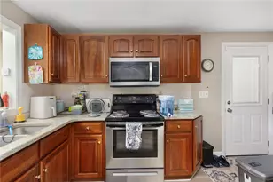 20 Deer St, East Providence, RI 02916 - Photo 15
