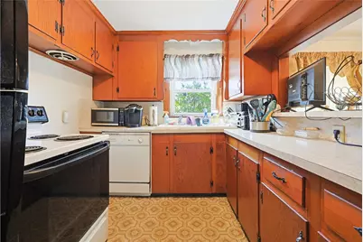 35 North Long Street, Johnston, RI 02919 - Photo 7
