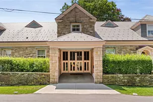 2 Hazard Ave, Newport, RI 02840 - Photo 3
