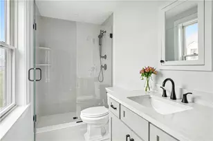 110 Newport Ave, Middletown, RI 02842 - Photo 19