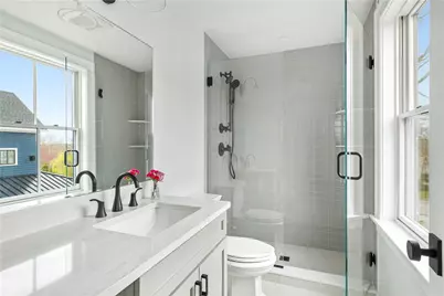 110 Newport Avenue, Middletown, RI 02842 - Photo 17