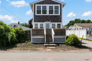 29 Aquidneck Ave, Portsmouth, RI 02871 - Photo 1