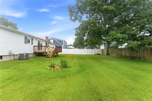 115 Thurston St, East Providence, RI 02915 - Photo 11