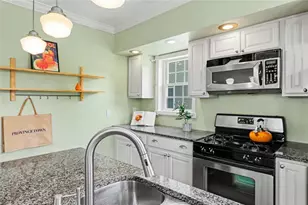 10 Dartmouth St, Pawtucket, RI 02860 - Photo 17