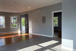 98 Whitmarsh St, Providence, RI 02907 - Photo 17