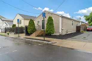 9 Halton St, Providence, RI 02907 - Photo 3