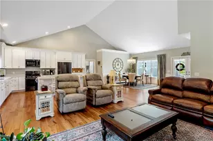 42 Aubin St, Seekonk, MA 02771 - Photo 9