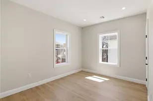 35 Mt Pleasant Ave, Providence, RI 02908 - Photo 9