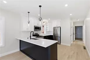 35 Mt Pleasant Ave, Providence, RI 02908 - Photo 7