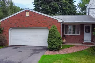 442 Eastview Ave, Somerset, MA 02726 - Photo 3