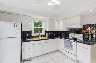 123 Hiawatha St, Warwick, RI 02888 - Photo 9