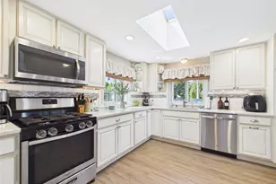 69 Namquid Dr, Warwick, RI 02888 - Photo 25