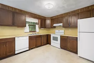 18 Fawn Ln, West Warwick, RI 02893 - Photo 13