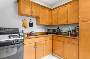 4 Poplar St, Providence, RI 02906 - Photo 5