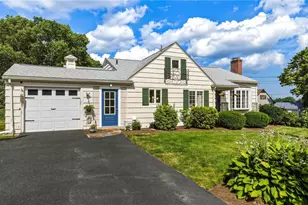 29 Colonial Dr, Lincoln, RI 02865 - Photo 3