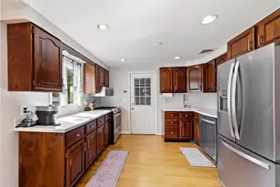 29 Colonial Dr, Lincoln, RI 02865 - Photo 7