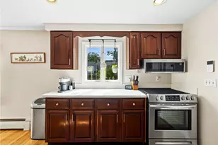 29 Colonial Dr, Lincoln, RI 02865 - Photo 7