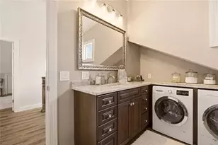 419 Broadway, Newport, RI 02840 - Photo 25