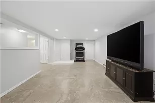178 Halsey Rd, Woonsocket, RI 02895 - Photo 27